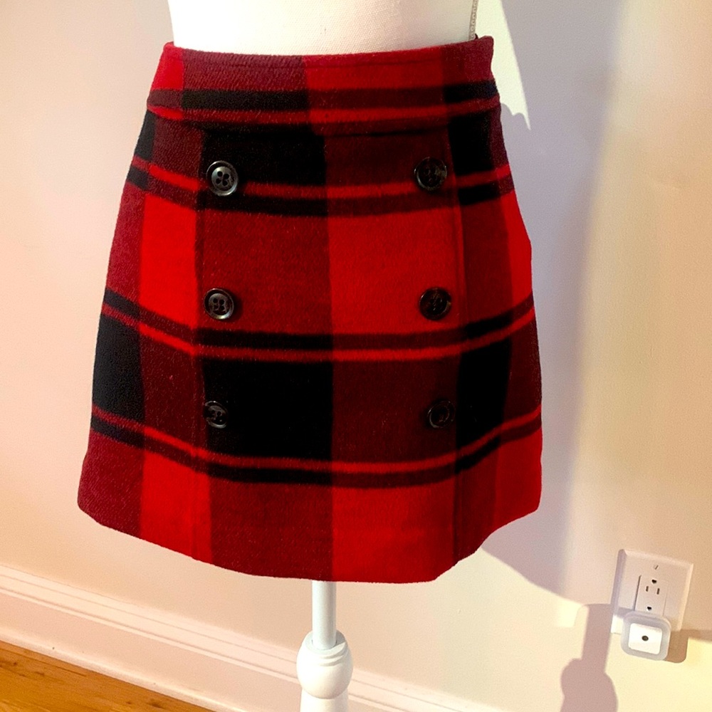 Gap wool plaid skirt, side zip, excellent condition, size 2